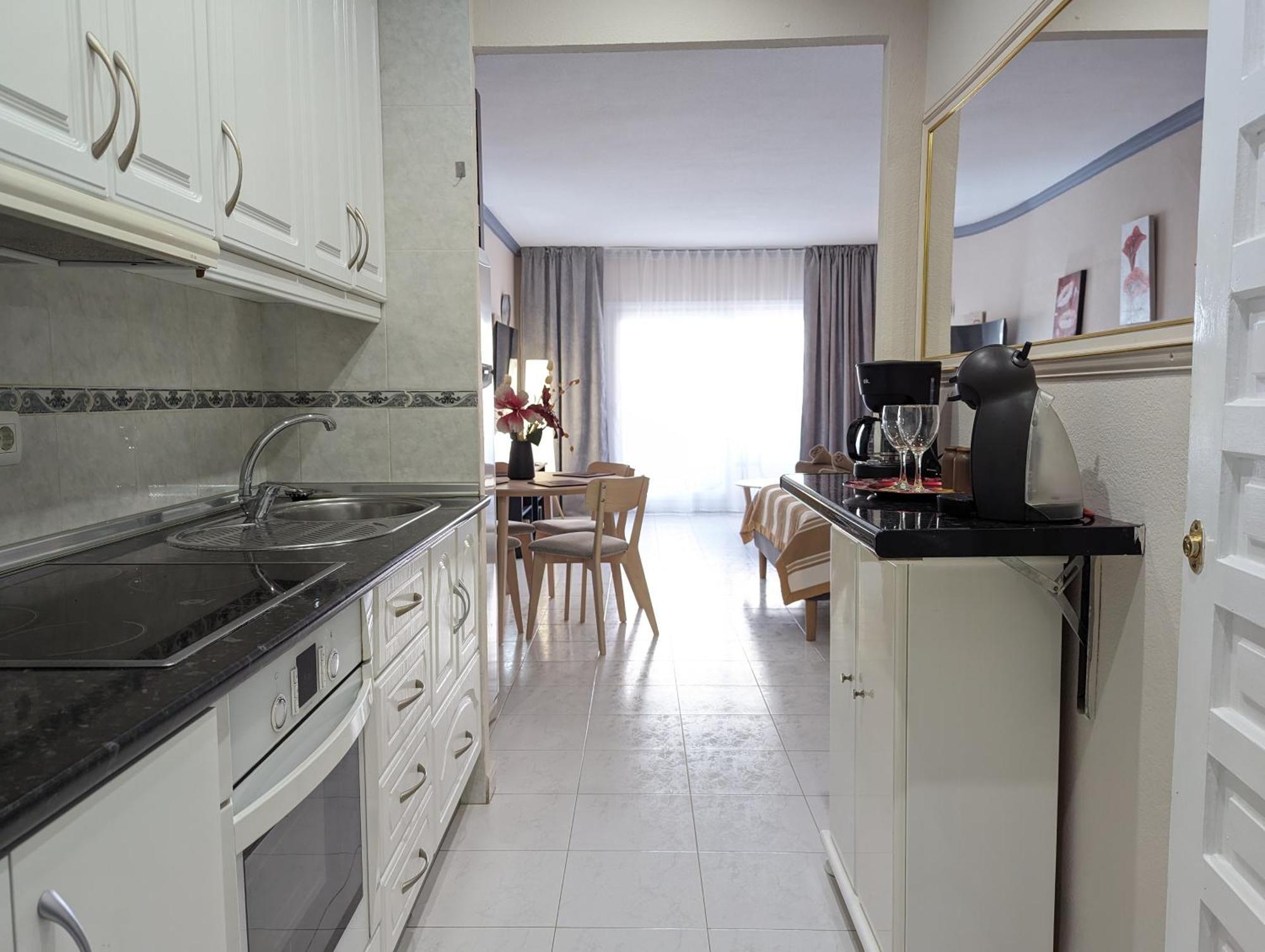 Estudio Benalbeach New ベナルマデナ 部屋 写真